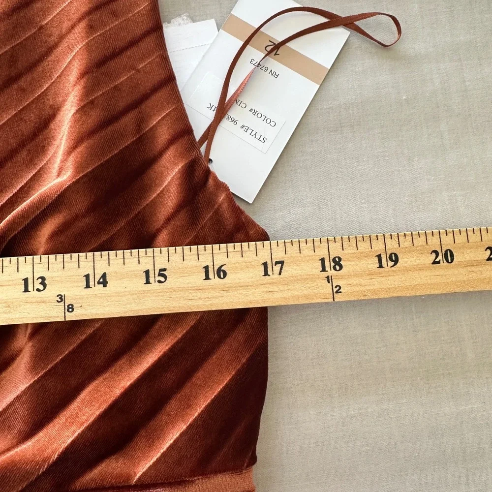 Maison Tara Women's 12 Pleated Velvet Midi Dress Cinnamon‎ Prom Formal NEW